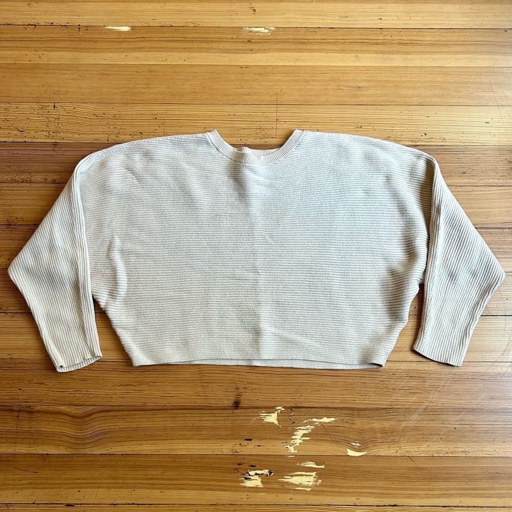 H&M cropped textured knit dolman sleeve sweater. Size S.